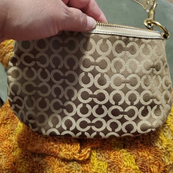 Coach - Picture 3 of 9